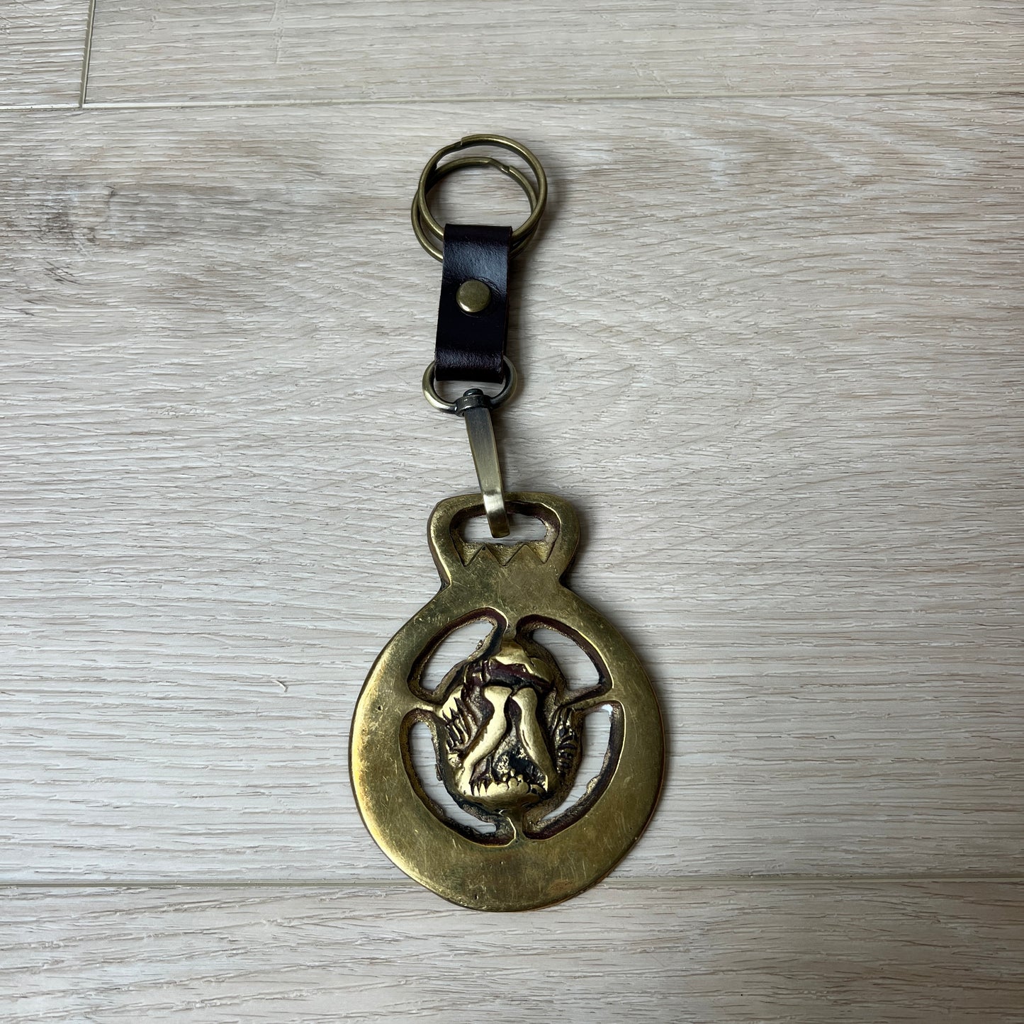 Vintage Brass Love Birds Keychain – Romantic Folk Art Medallion Key Ring